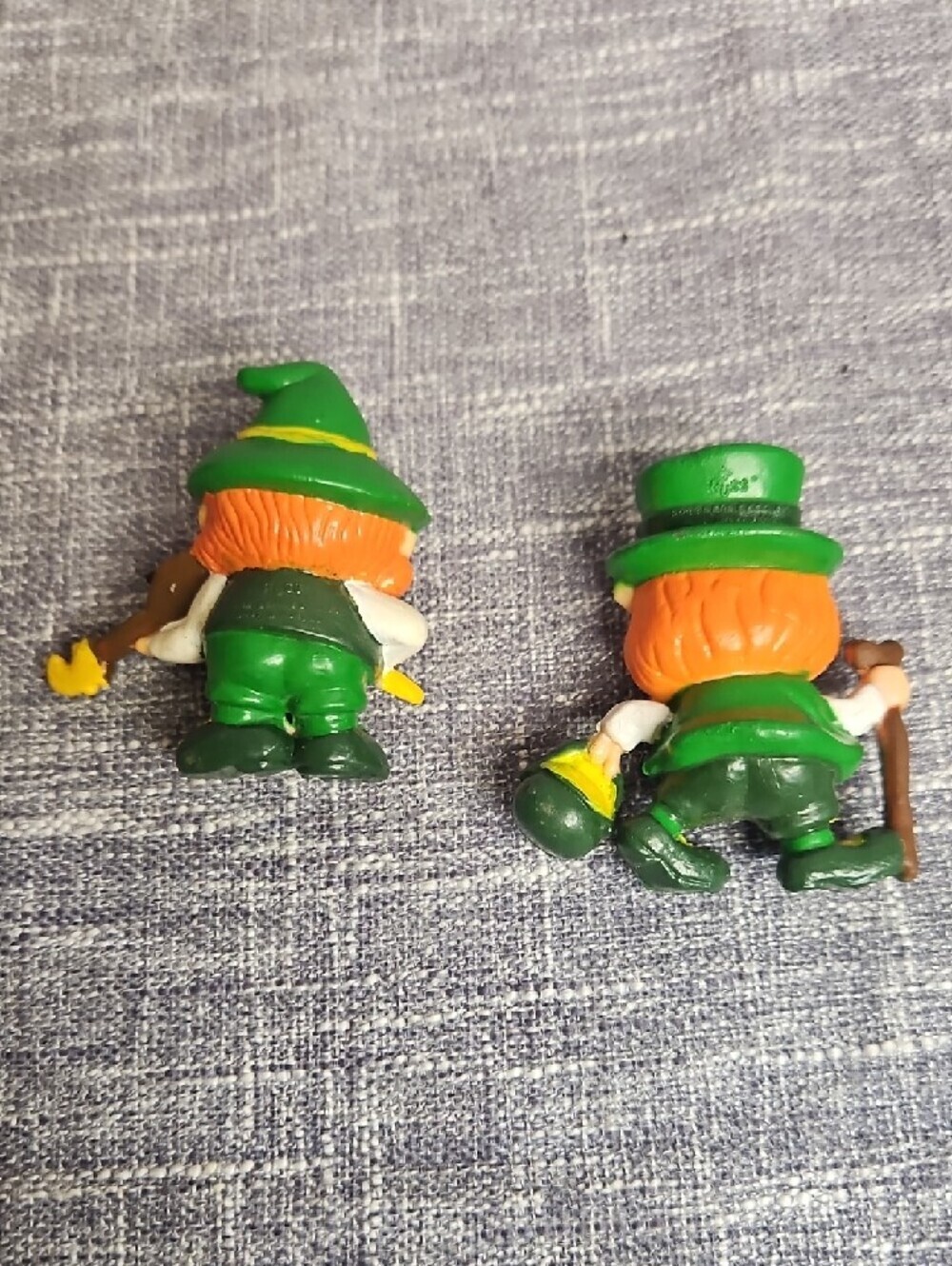 Vintage 1980s Russ Berrie St. Patrick's Day Leprechaun PVC Figures - Set of 2 - Picture 3 of 3
